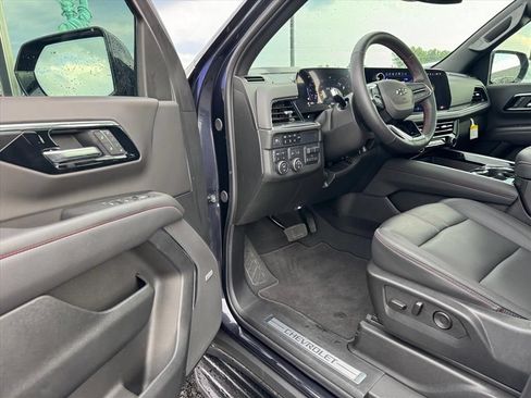 New 2025 Chevrolet Suburban RST w/ RST Capability Package AWD/4WD image 15