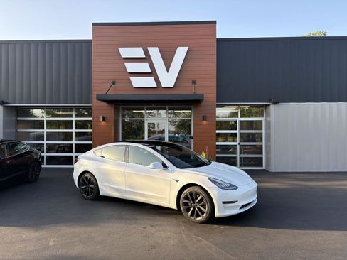 Used 2018 Tesla Model 3 Long Range RWD image 1