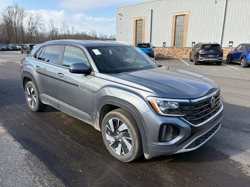 Used 2025 Volkswagen Atlas Cross Sport SE image 6