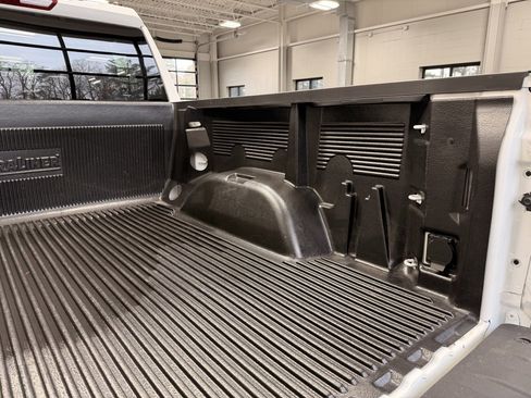 Used 2025 Chevrolet Silverado 1500 LT image 10