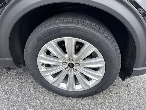 Used 2025 Ford Explorer Platinum w/ LUX Leather Package AWD/4WD image 12