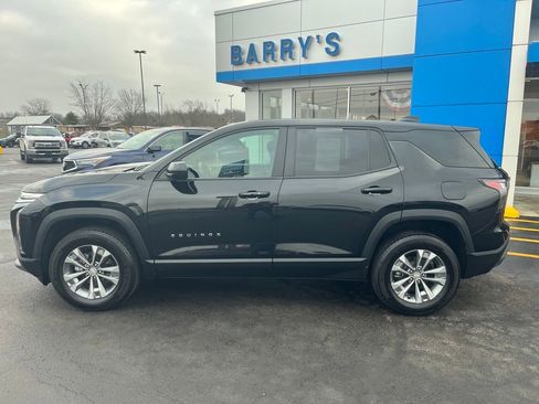 Used 2025 Chevrolet Equinox LT image 2