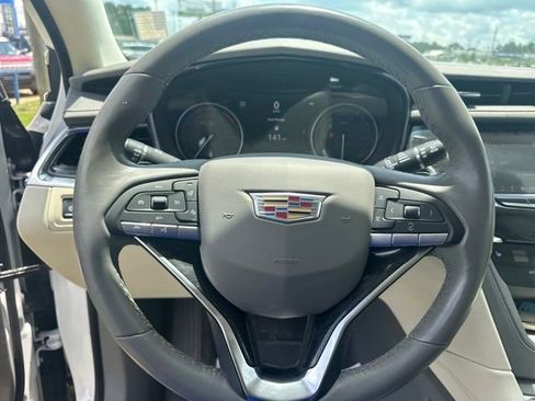 Used 2021 Cadillac XT6 Premium Luxury AWD/4WD image 15