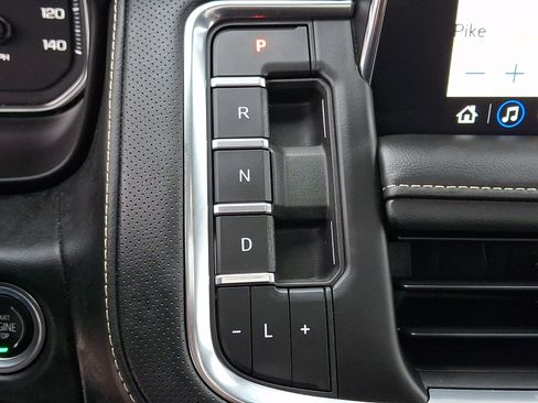 Used 2021 GMC Yukon SLT w/ SLT Premium Package image 18