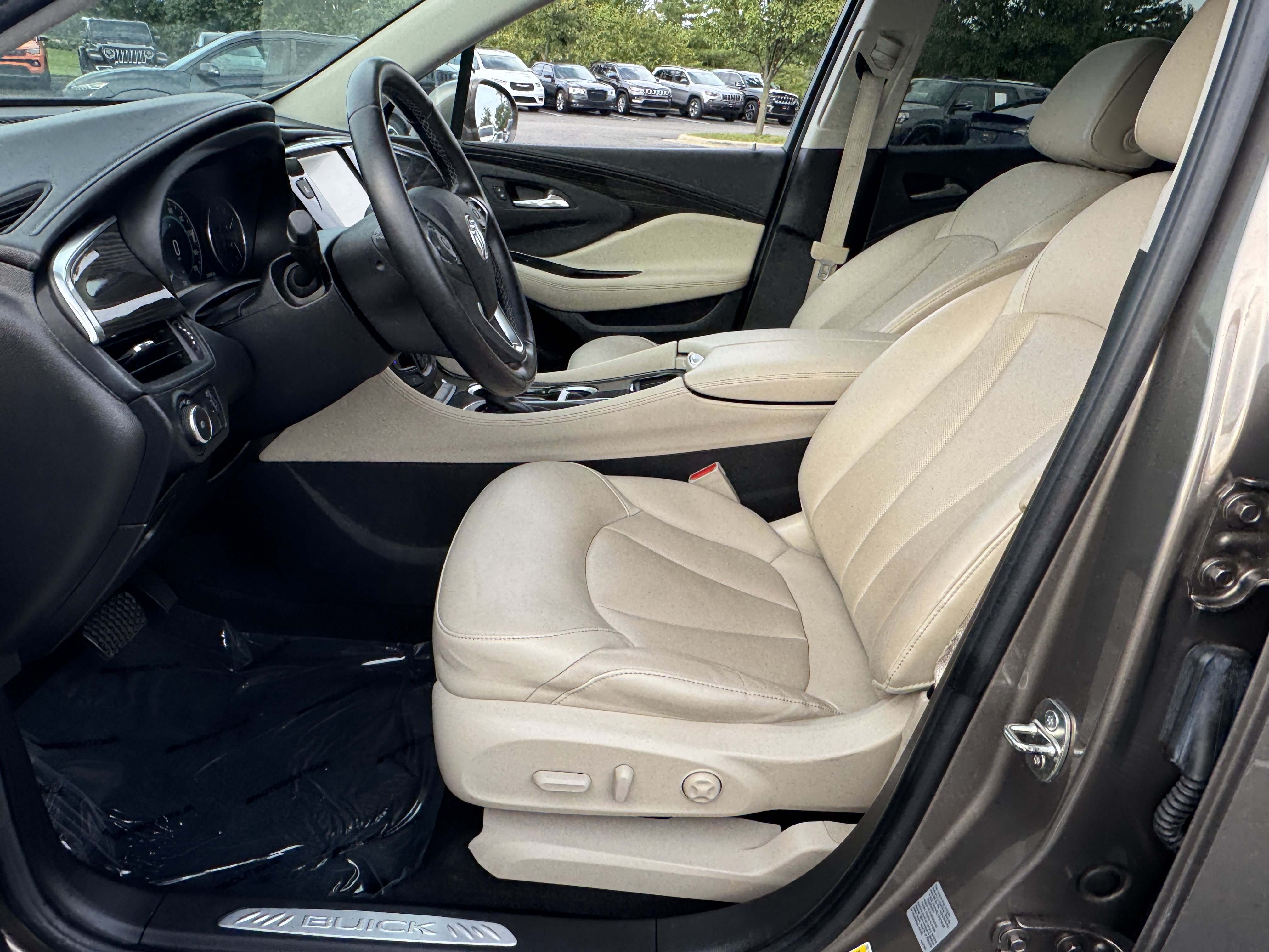 Used 2019 Buick Envision Premium AWD/4WD image 32