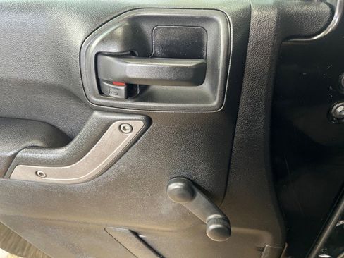 Used 2013 Jeep Wrangler Unlimited Sport image 28