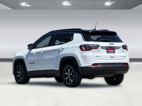 Used 2025 Jeep Compass Limited AWD/4WD image 3