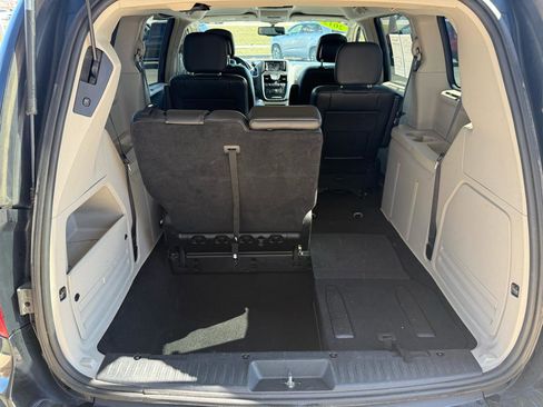 Used 2015 Chrysler Town & Country Touring-L w/ Driver Convenience Group image 24