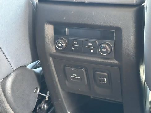 Used 2018 Chevrolet Traverse Premier AWD/4WD image 31