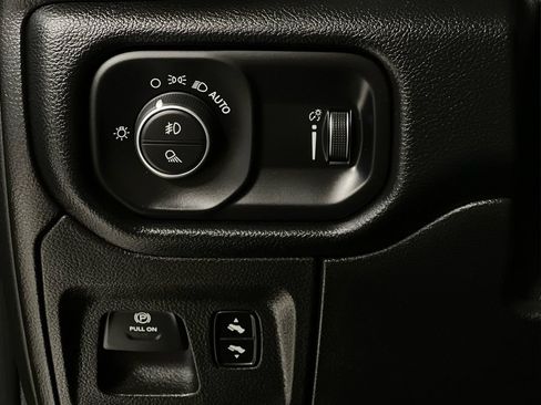 Used 2020 RAM 1500 Big Horn AWD/4WD image 19