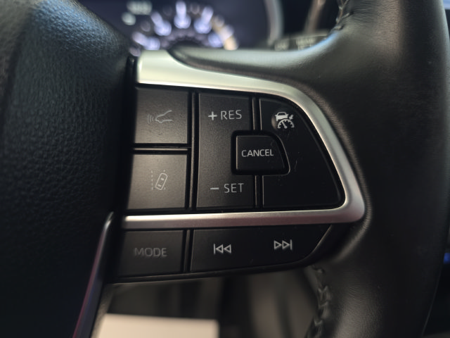 Used 2022 Toyota Highlander XLE AWD/4WD image 16