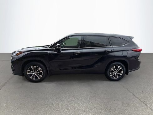 Used 2022 Toyota Highlander XLE AWD/4WD image 7