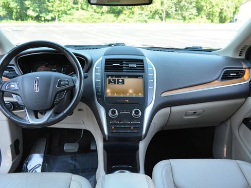 Used 2017 Lincoln MKC Select w/ Select Plus Package FWD image 18