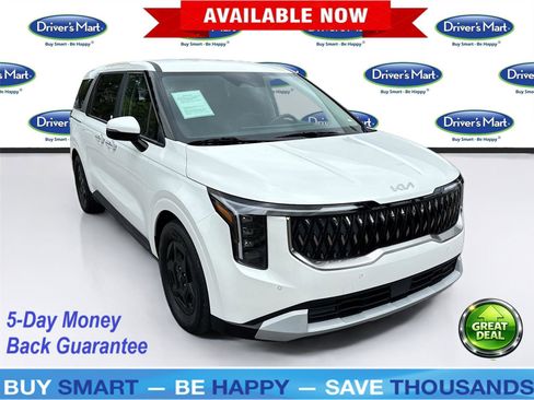 Used 2025 Kia Carnival FWD image 1