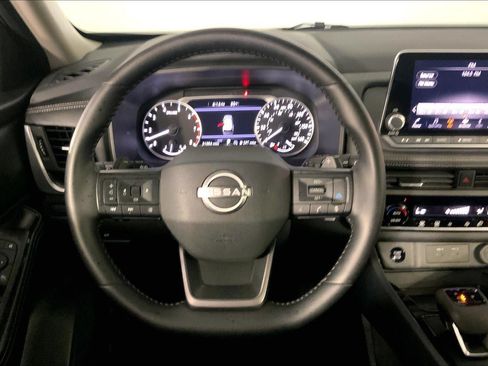 Used 2025 Nissan Rogue SV AWD/4WD image 5