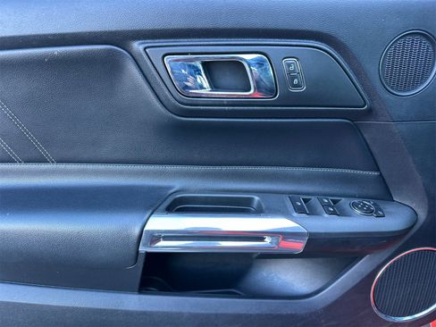 Used 2016 Ford Mustang Premium image 12