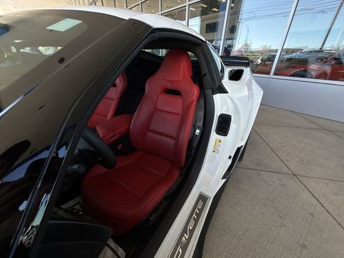 Used 2015 Chevrolet Corvette Z06 w/ 3LZ Preferred Equipment Group image 17