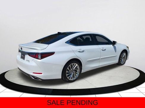 Certified 2022 Lexus ES 350 Ultra Luxury w/ Accessory Package 2 FWD image 4