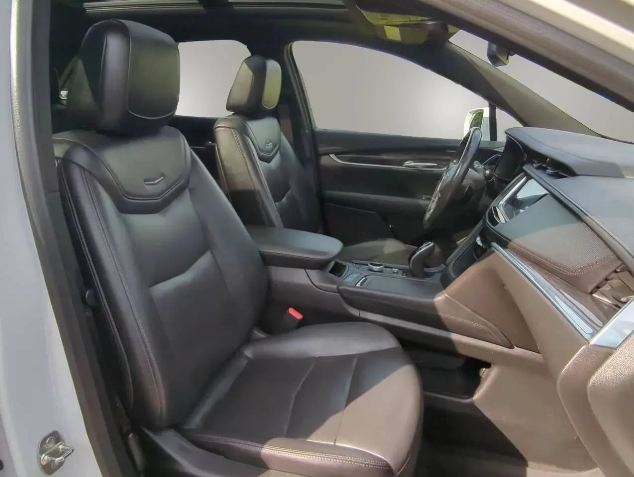 Used 2020 Cadillac XT5 Premium Luxury w/ LPO, Floor Liner Package FWD image 23