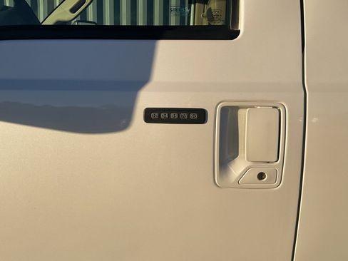 Used 2015 Ford F250 Lariat w/ Lariat Interior Package image 7