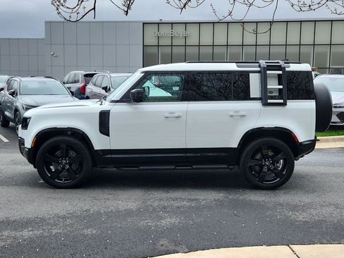 Used 2024 Land Rover Defender 110 X-Dynamic SE image 8