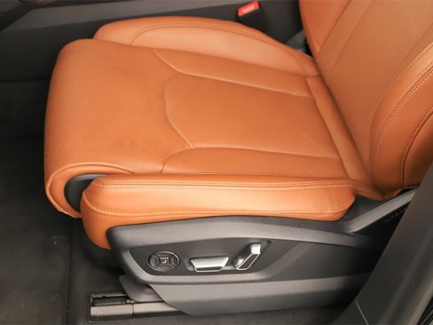 Used 2025 Audi Q8 Prestige w/ Prestige Package image 25