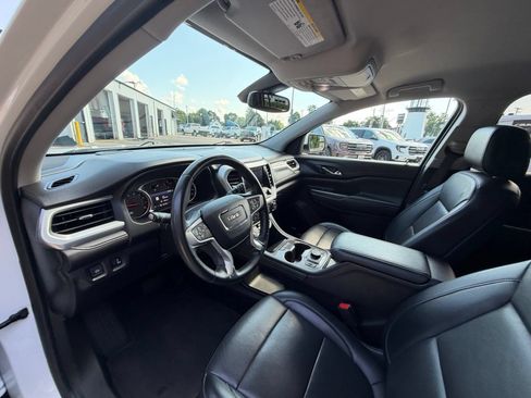 Used 2023 GMC Acadia SLT FWD image 10