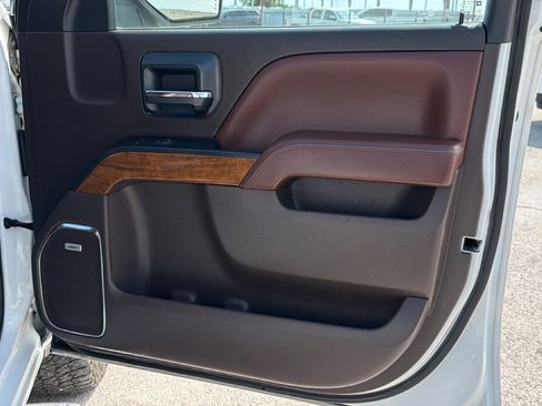Used 2018 Chevrolet Silverado 1500 High Country AWD/4WD image 27