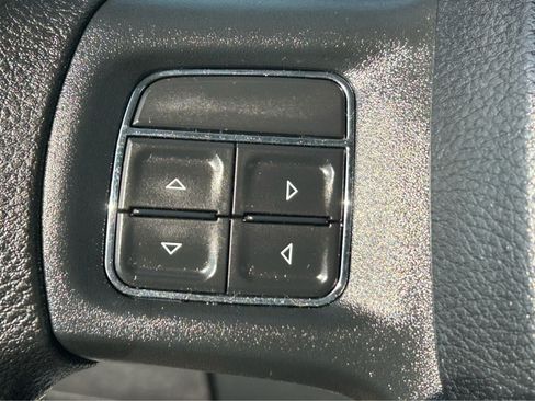 Used 2017 RAM 1500 Express RWD image 18