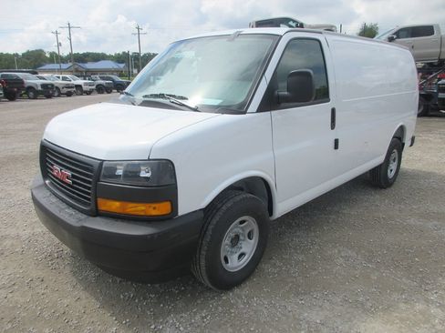 New 2026 GMC Savana 2500 w/ Driver Convenience Package RWD image 9