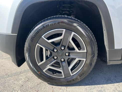 New 2026 Jeep Cherokee Laredo AWD/4WD image 10