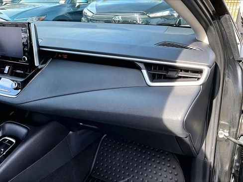Used 2021 Toyota Corolla LE image 16