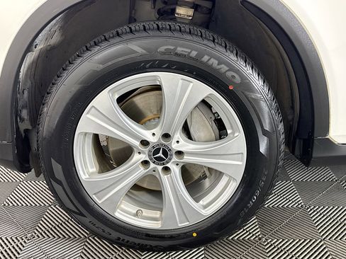 Used 2018 Mercedes-Benz GLC 300 w/ Premium Package image 36