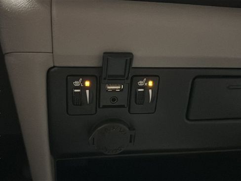 Used 2020 Toyota Sienna XLE w/ XLE Navigation Package AWD/4WD image 32