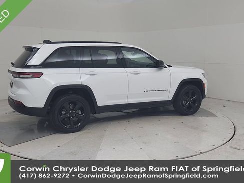 Used 2023 Jeep Grand Cherokee Altitude image 14