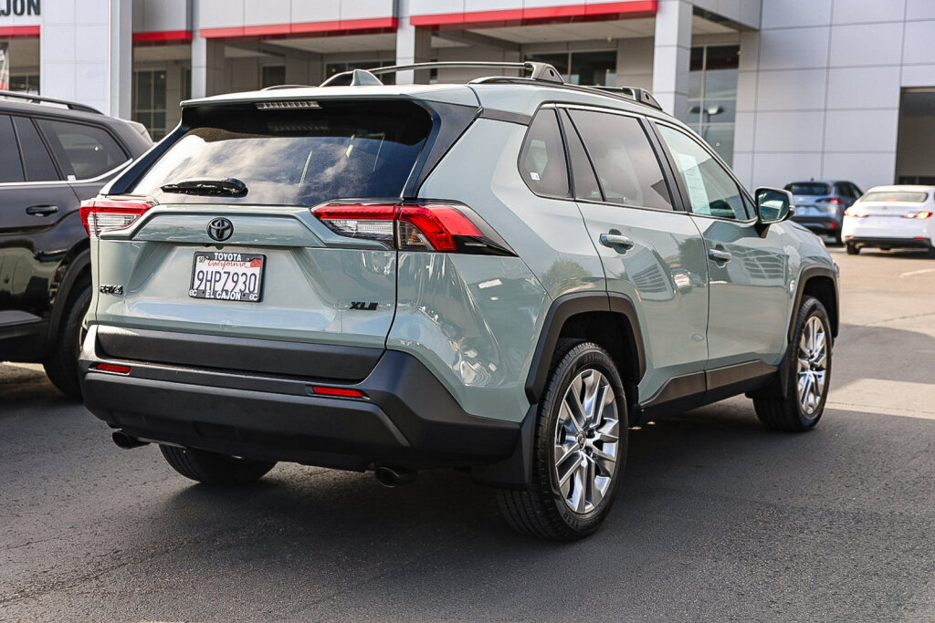 Used 2023 Toyota RAV4 XLE Premium FWD image 23