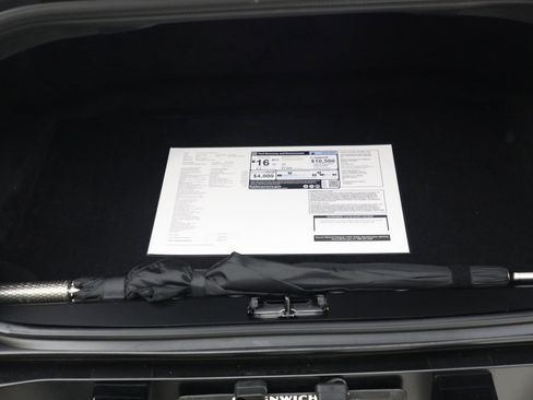 Used 2025 Aston Martin Vanquish image 37