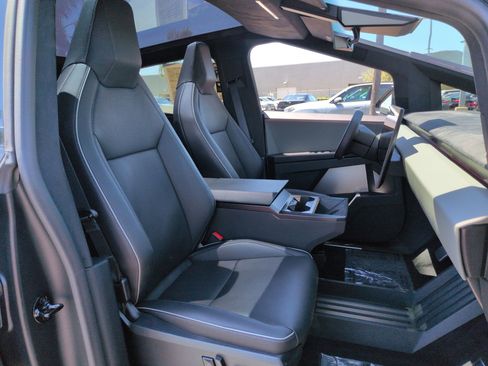 Used 2024 Tesla Cybertruck Cyberbeast AWD/4WD image 33
