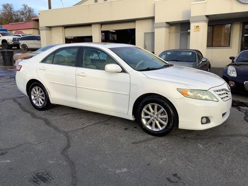 Used 2011 Toyota Camry XLE image 7