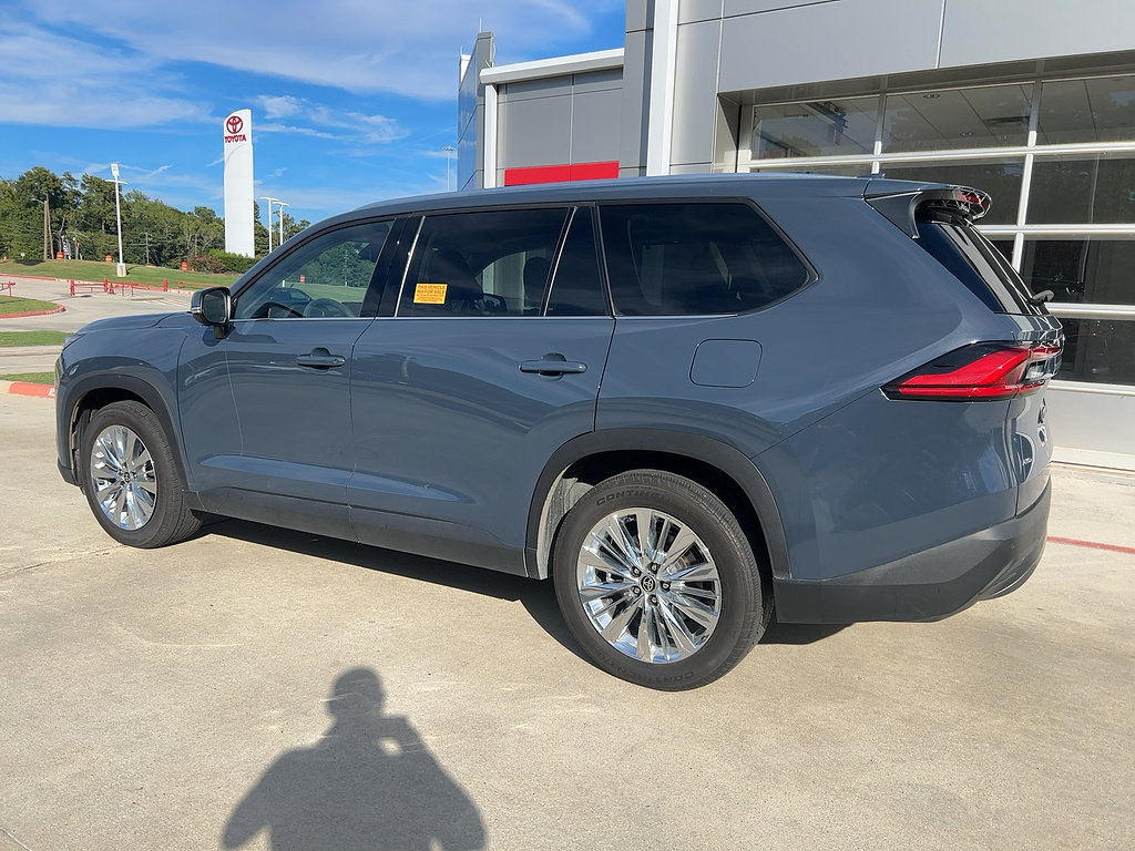 Used 2024 Toyota Grand Highlander AWD image 4