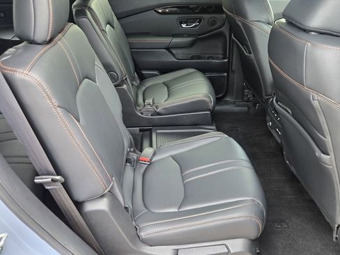 Used 2023 Honda Pilot TrailSport image 17