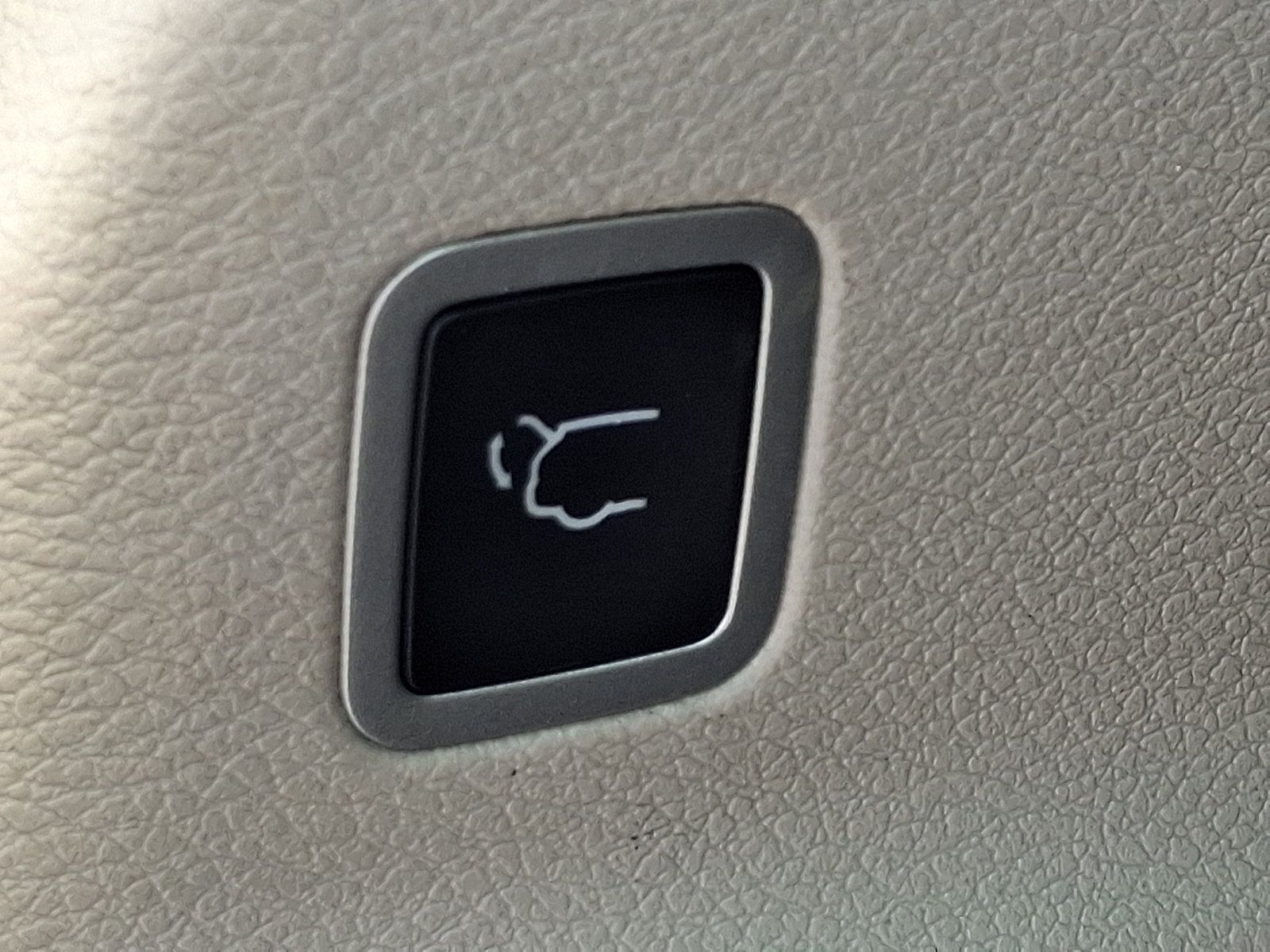 Used 2024 Chrysler Pacifica Touring-L FWD image 30