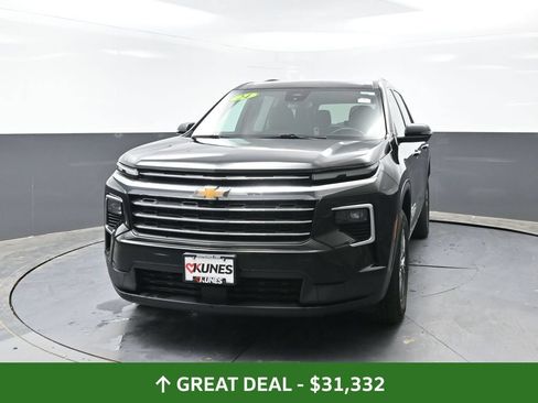 Used 2024 Chevrolet Traverse LT FWD image 8