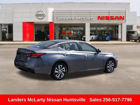 Used 2024 Nissan Altima 2.5 S image 3