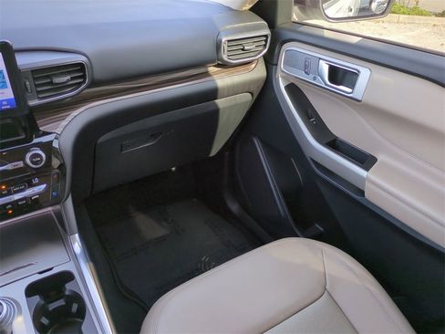 Used 2021 Ford Explorer Limited w/ Equipment Group 301A image 17