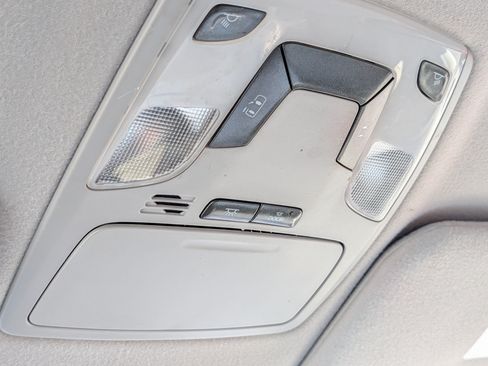 Used 2014 Toyota Sienna LE FWD image 32