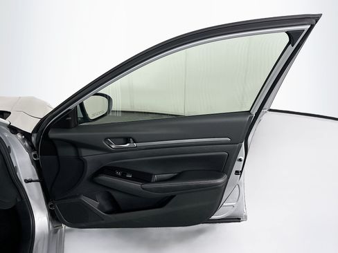 Used 2023 Nissan Altima 2.5 SV FWD image 29