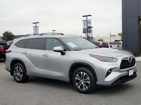 Used 2023 Toyota Highlander XLE FWD image 7