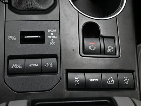 Used 2021 Toyota Highlander L image 28