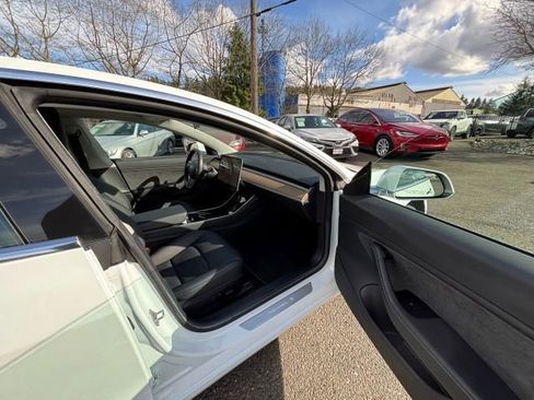 Used 2018 Tesla Model 3 Long Range image 15